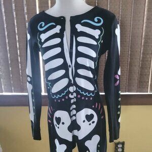OLD NAVY DAY OF THE DEAD 1 PIECE PAJAMAS WOMAN'S MEDIUM BUTTON FRONT
